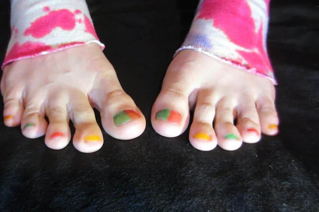 SUCK MY PAINTED TOES