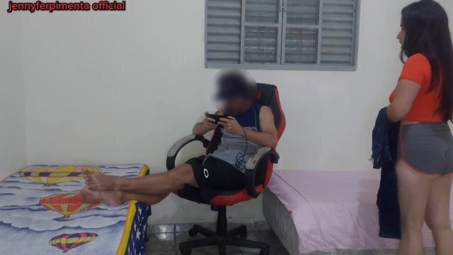 baixinha troca perto nerd, fodendo cadeira gamer.