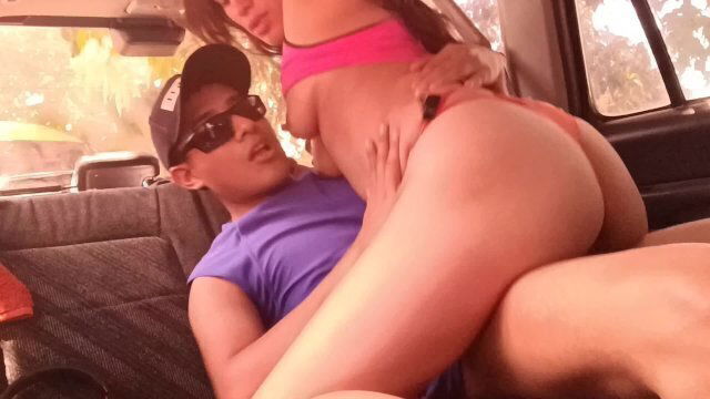 Retadora compañera cuarto Ella quiere follada coche