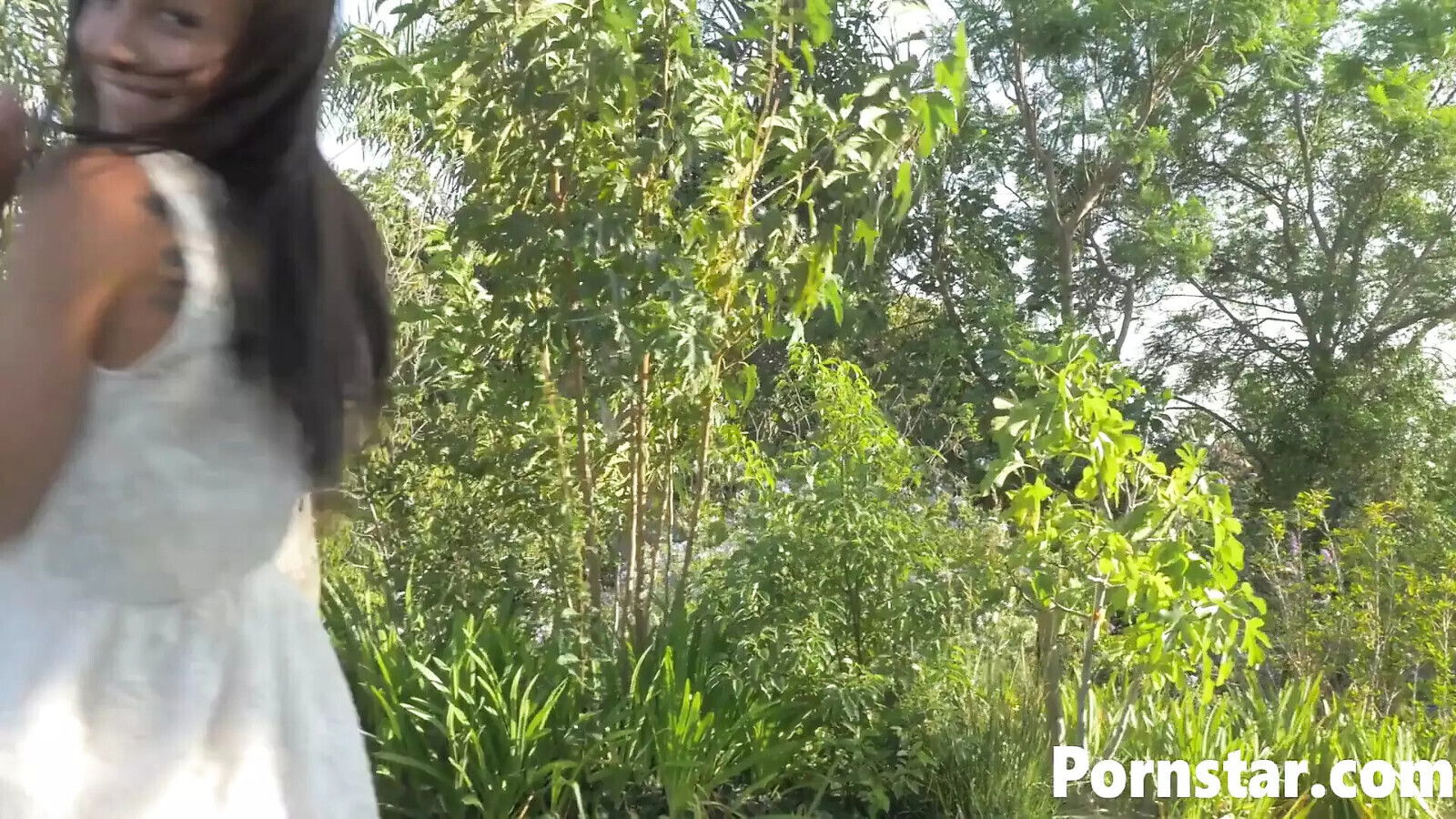 Amateur hottie Aidra masturbates hardcore solo