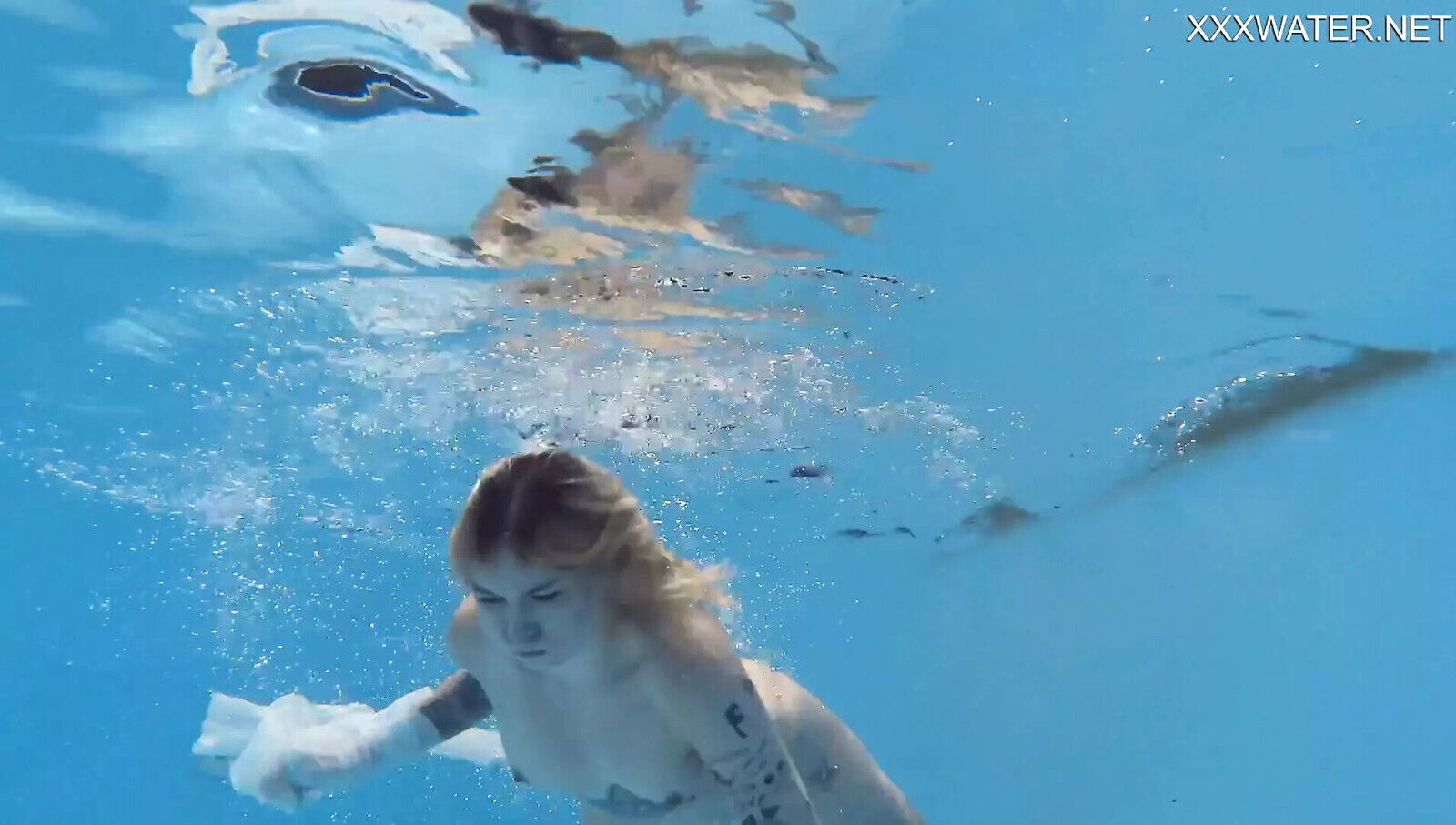 Sexy Slut Swims Naked Pool