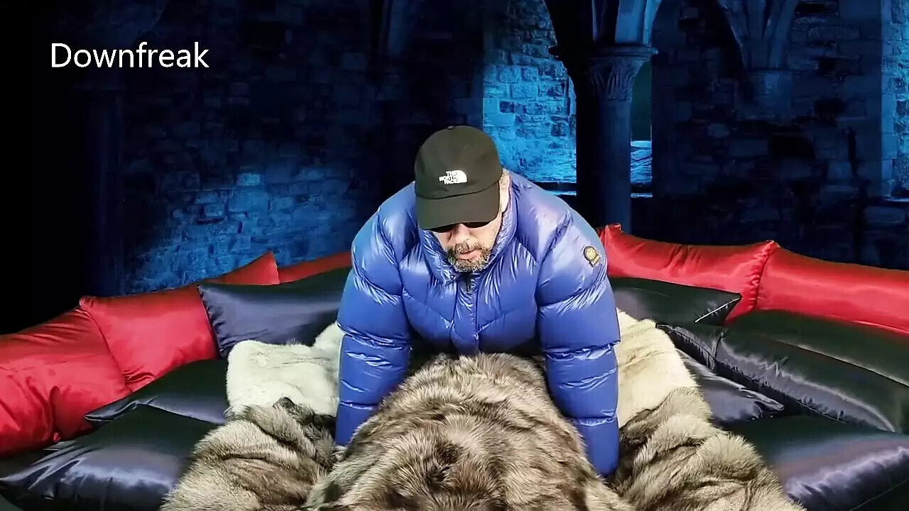 Hump Blanket With Down Jacket