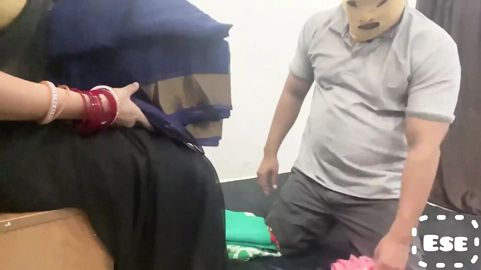 Salesman Fucks Bhabhi Shop