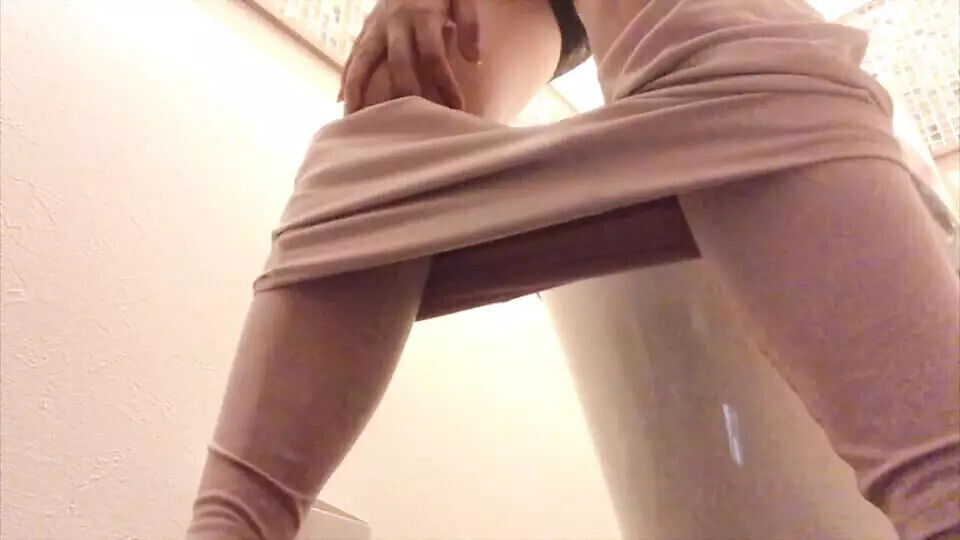 Cute girl masturbating and cumming in yoga wear