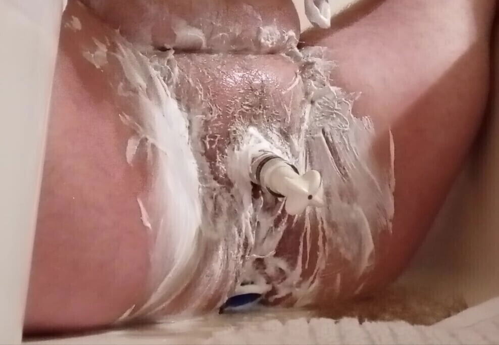 Shave part shave pussy while pumping clit