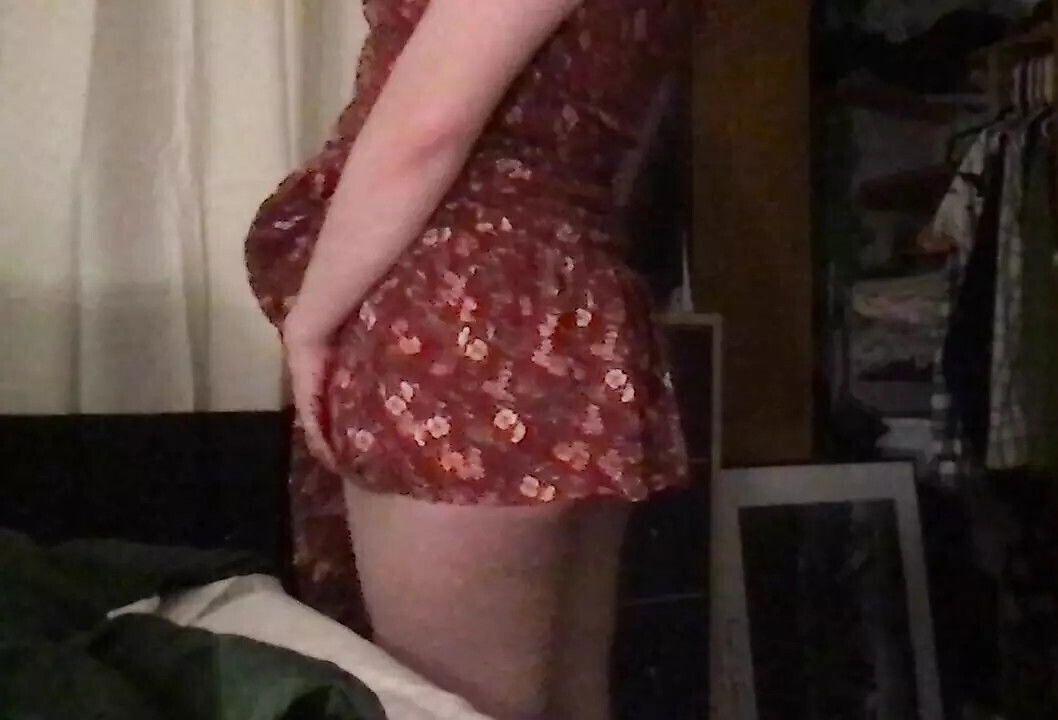 MILF fucks herself with pink dildo