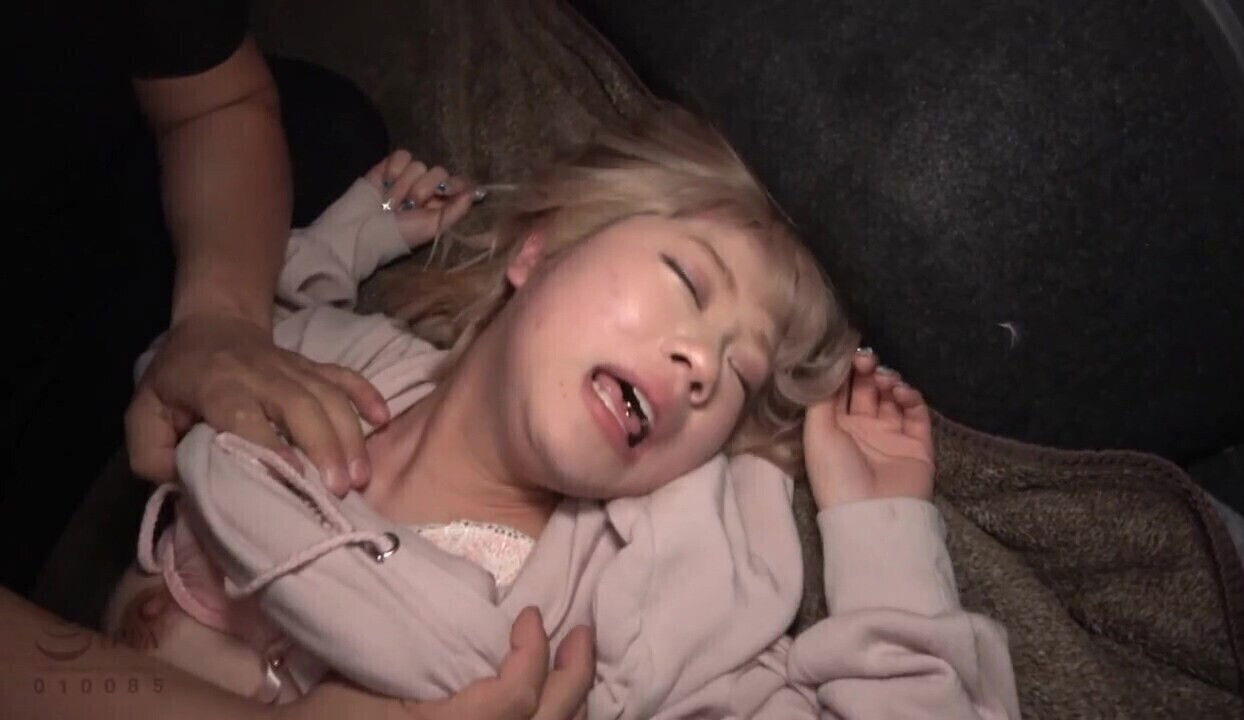 JKトーヨコ美少女 車内で連続ナマ中出ししてもらい 自らアヘ顔でイキまくる超変態くそビッチギャル女creampie sex treated doll