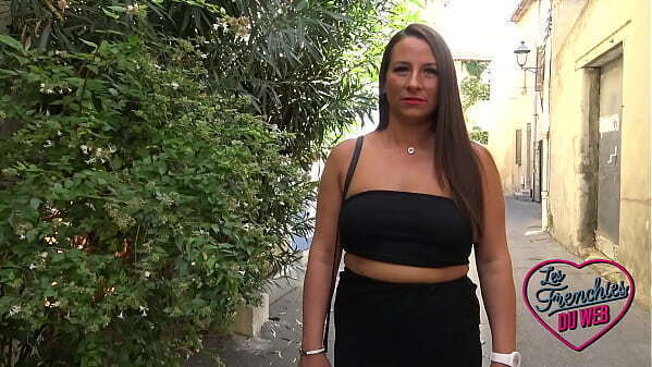 Belle brune, Mila s'_amuse avec coquine Angelina