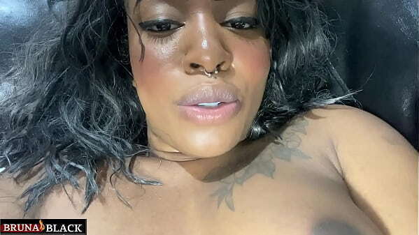 Novinha gozando tocando siririca forte parar.