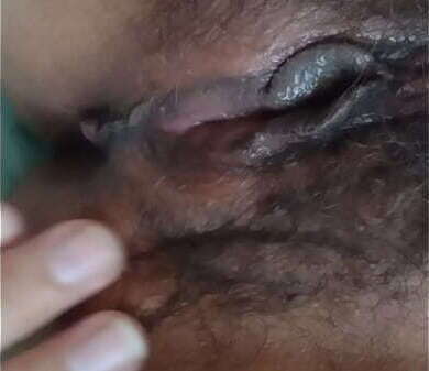 M&iacute_ esposa luc&iacute_a teniendo gran orgasmo