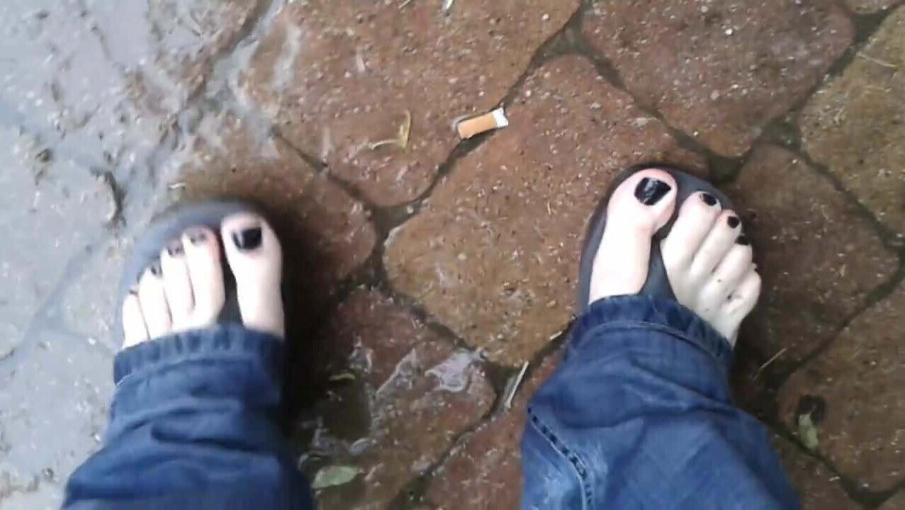 stroll flip flops