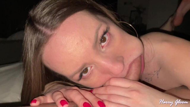 Cute teen girlfriend sucking cock after a night out and receive a lot of cum