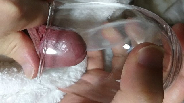 【個人撮影】子宮内に見立てたグラスに中出しオナニー！ 大量射精