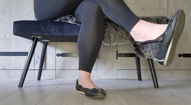 Dangling with ballarinas turn on.🥵