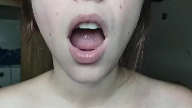 uvula branle langue sexy crache sperme dans bouche