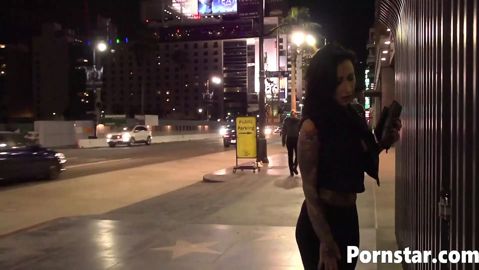 babes Leigh Raven, Nikki Hearts Lane enjoy threesome fuck session