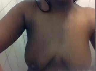 Black webcambabe takes shower