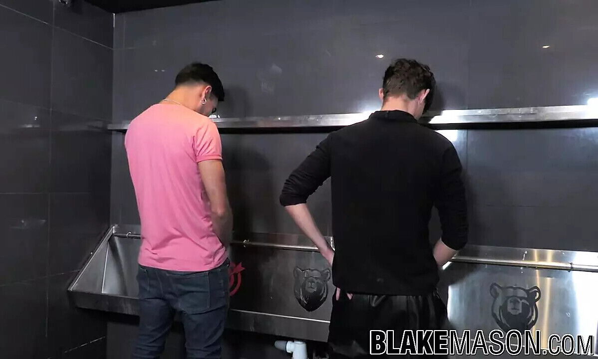 Petite British twink Austin Ponce barebacked West