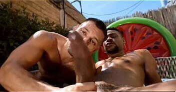 Negao pirocudo 25cm socando tudo no rabo do passivo