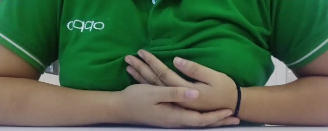 Atendiendo cliente mientras pongo caliente