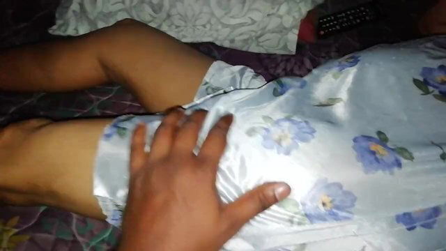 නිදන් ඉද්දි හුකනවා පුංචි එක්ක