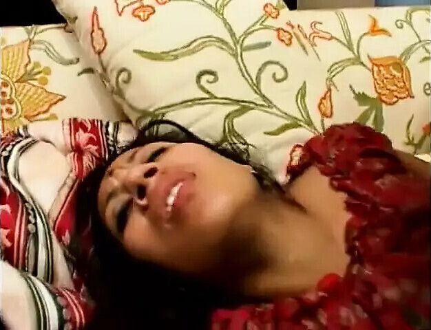 Hinduas slut Mumtaz with round butt gets banged face jizzed during nasty threesome action