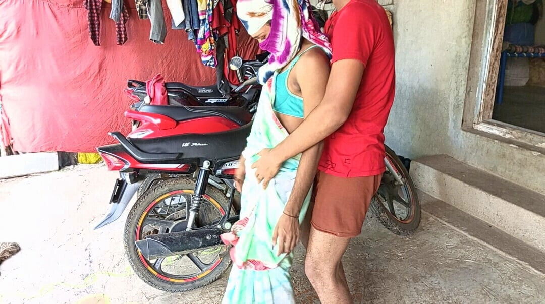 Neighbor's sister-in-law banana seller great today. -Hindi voice