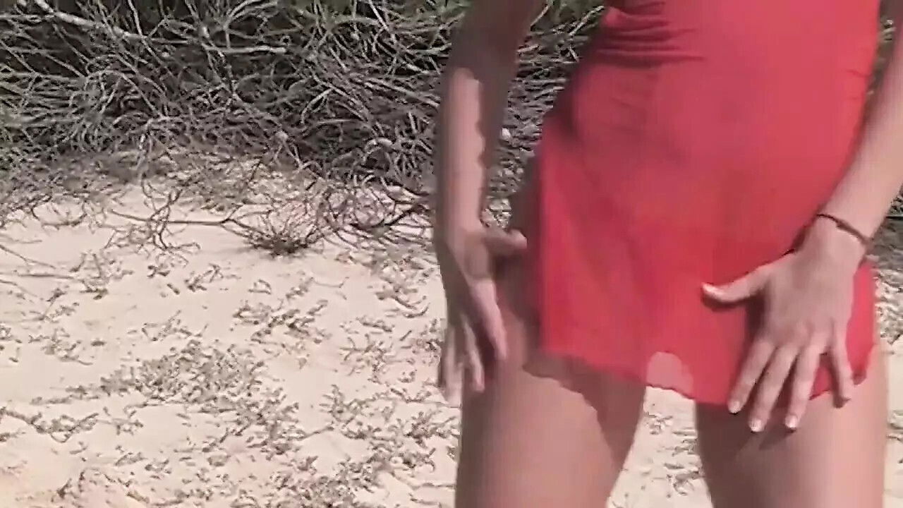 Pink beach cunt wants fucked