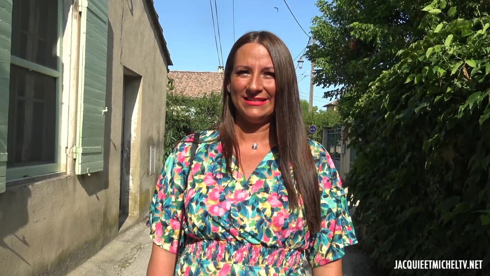 Under the eyes of her husband, Mila fucks with another man