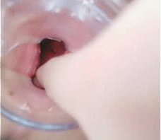 撐開小穴看看陰道深處