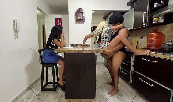 Rico Follarme Hijastra Frente Esposa