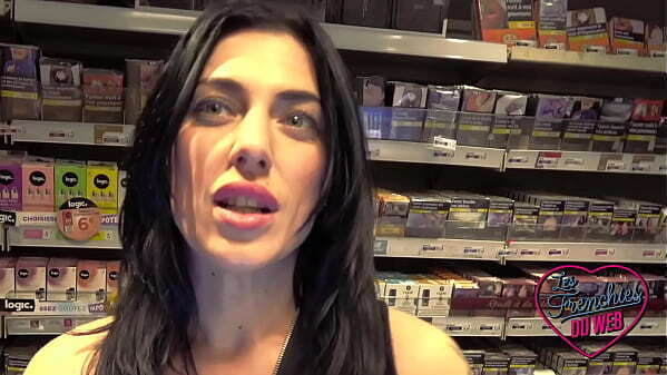 Sabrina, brunette chaude coquine veut baiser