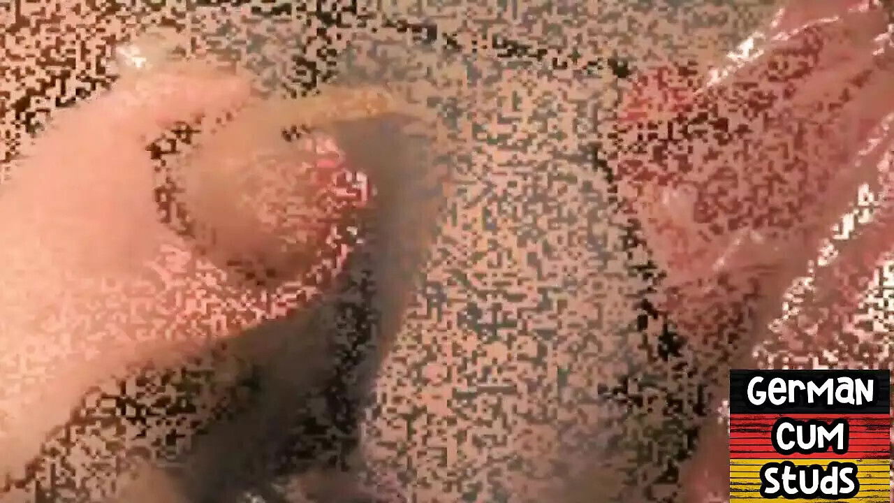 German amateur mouth jizzed after bareback 3some