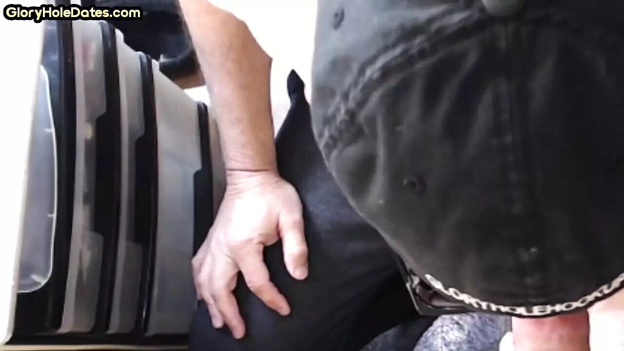 Gloryhole homemade DILF sucks white home