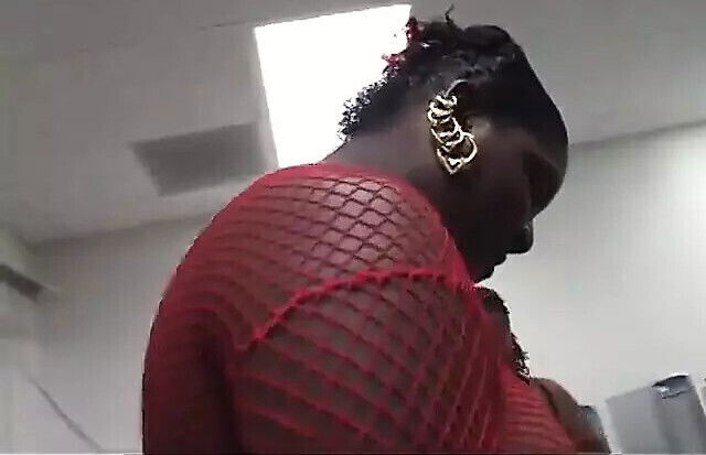 White stud gets dick sucked thick black bitches