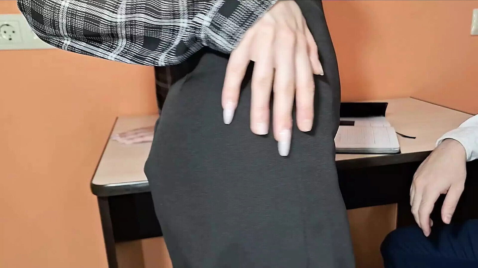 Little chick shines with mouth -watering pussy porn casting