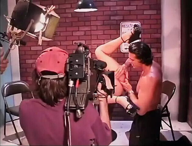 Jewel whore gets pussy indoors