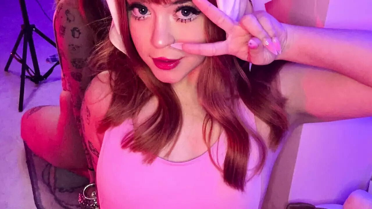 Latina posing you. held make squirt over curvy petitte body?