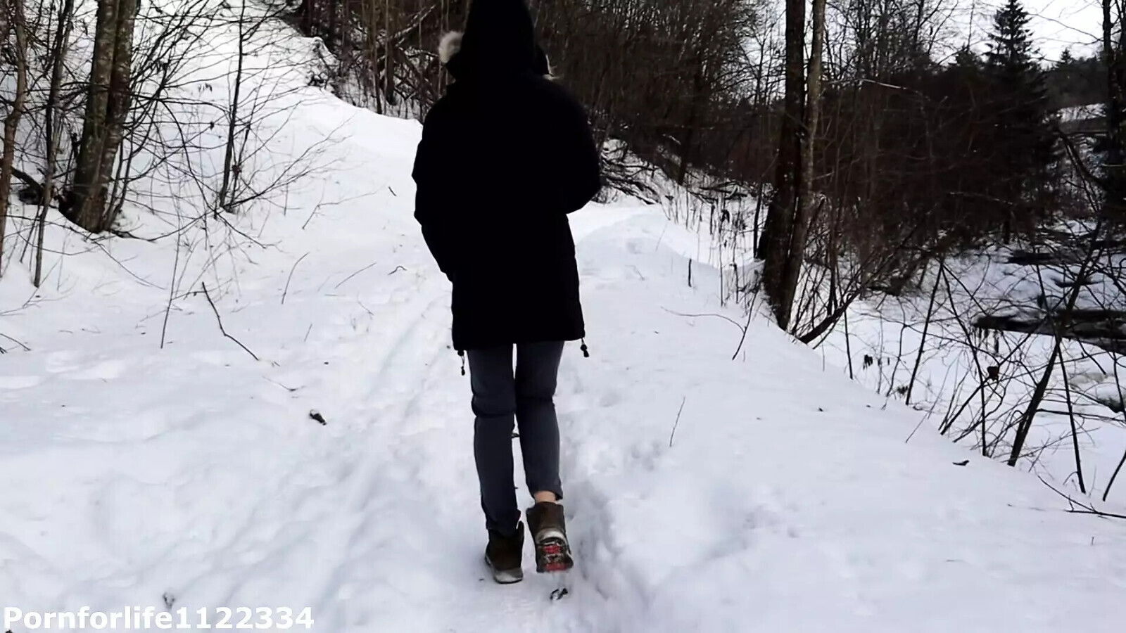 Amateur girl dreaming about quick fuck deepthroat public