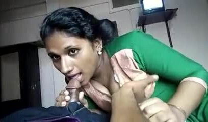 Mallu Aunty hot blowjob Part 1