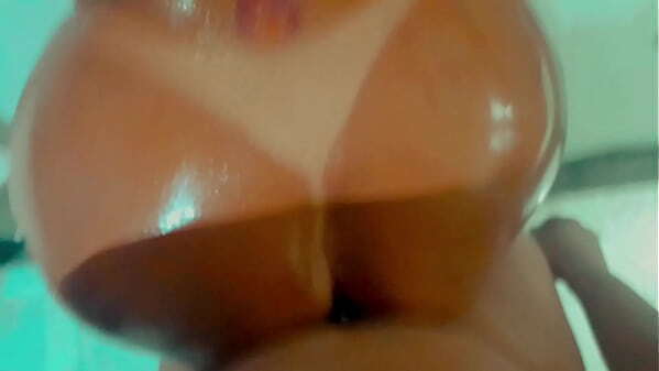 Pamela Ferrary mamando babado, metendo bucetinha cuzinho depois TOMANDO LEITINHO COPO