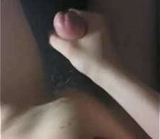 躲在被窝里自慰