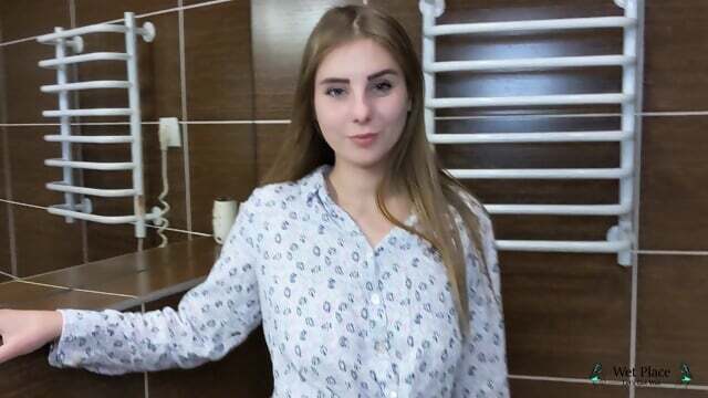 Lisa Bathing Jacuzzi