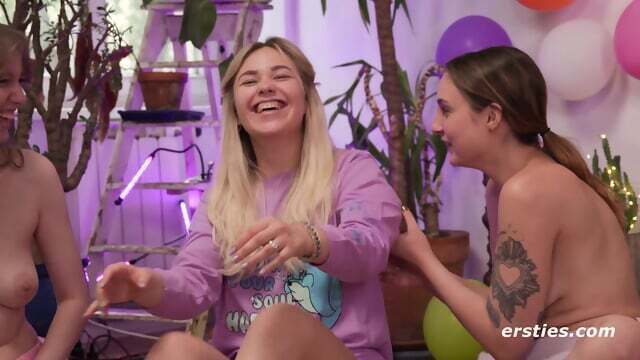 Ersties Girls Enjoy Sexy Together