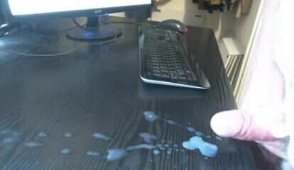 Another cum and eat while watching T.