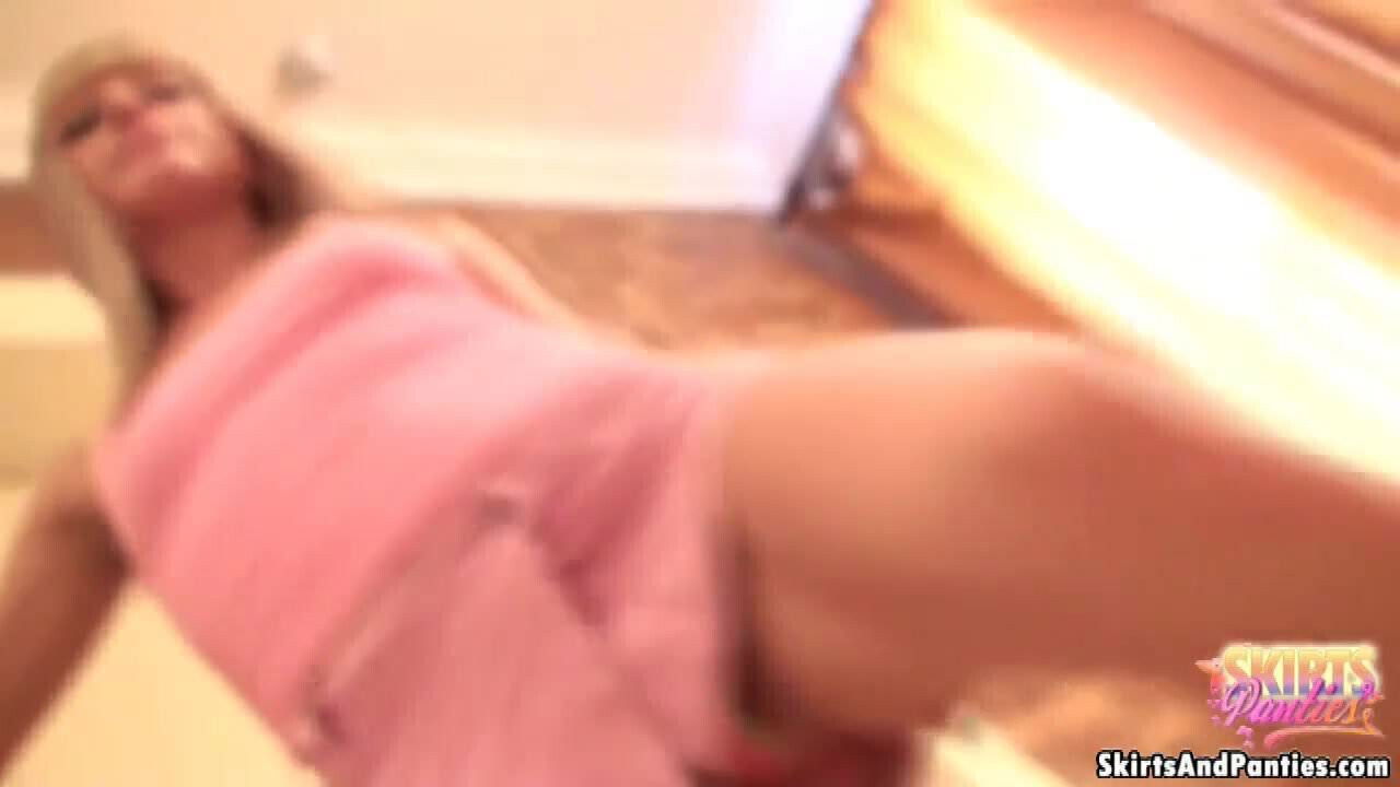 peek panties while kitchen