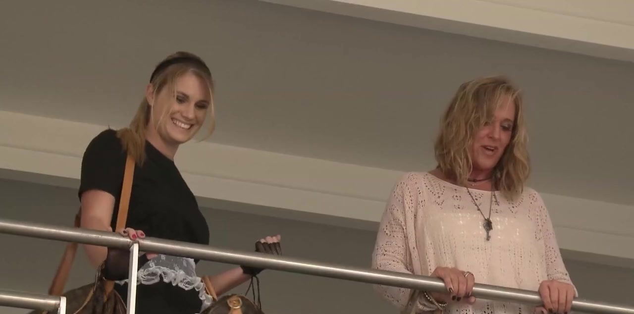 Chubby mature Magdalene Michaels spreads legs