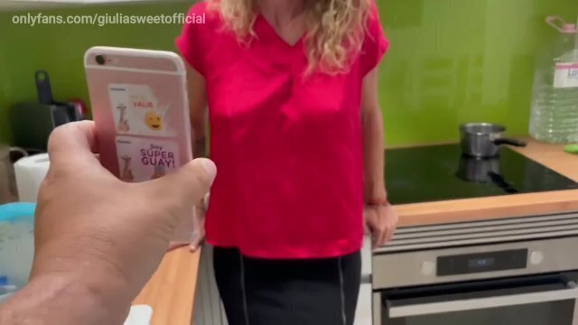 L'amico figlio scopre faccio video Pornhub vuole scopare DIALOGHI