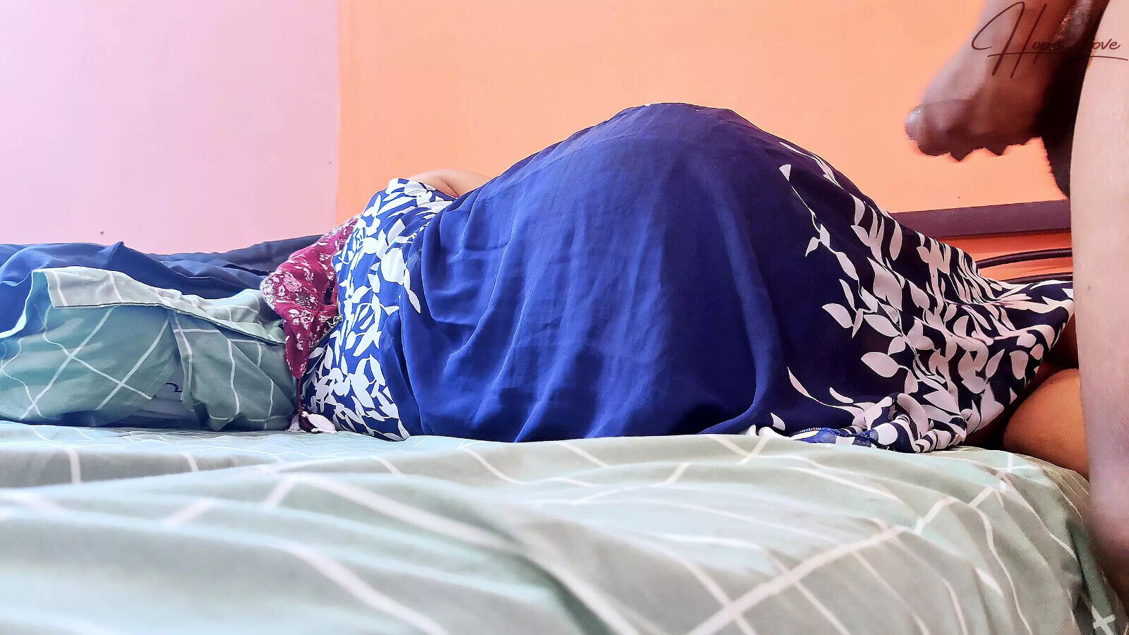 Aunty With Sexy Invites Another Sex.