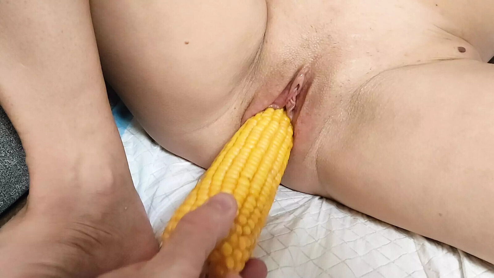 Corn vibrator squirt